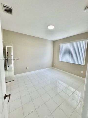 17820 NW 73rd Ave 208-1, Hialeah, FL 33015