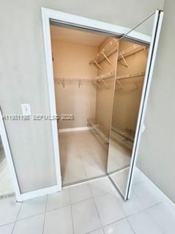 17820 NW 73rd Ave 208-1, Hialeah, FL 33015