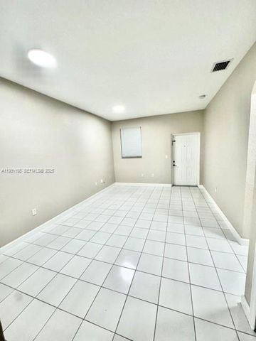 17820 NW 73rd Ave 208-1, Hialeah, FL 33015