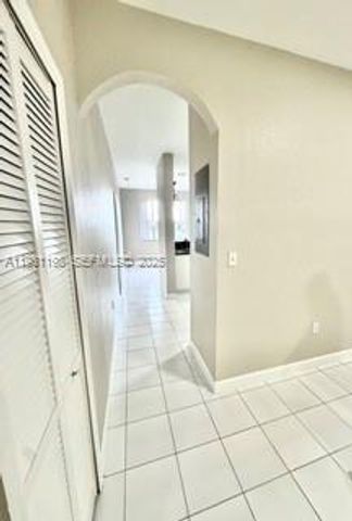 17820 NW 73rd Ave 208-1, Hialeah, FL 33015