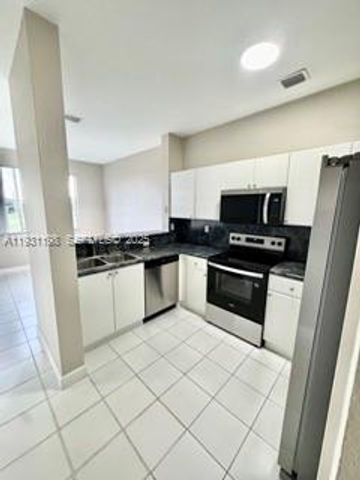 17820 NW 73rd Ave 208-1, Hialeah, FL 33015