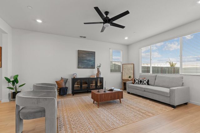 10443 Peterborough Way, Elk Grove, CA 95757