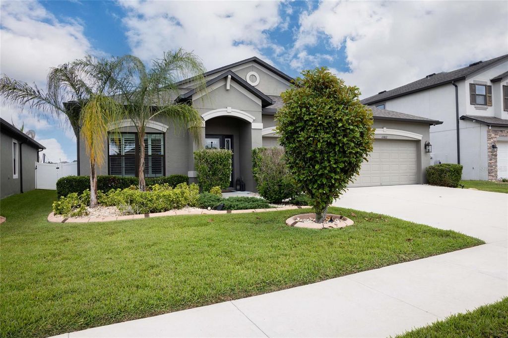 Image 2 of property listing at 11422 LELAND GROVES DRIVE, Riverview, FL 33579