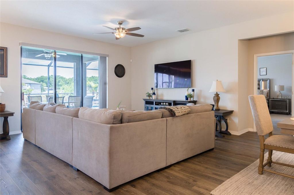 Image 14 of property listing at 11422 LELAND GROVES DRIVE, Riverview, FL 33579