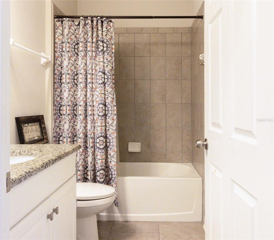 Image 5 of property listing at 11422 LELAND GROVES DRIVE, Riverview, FL 33579