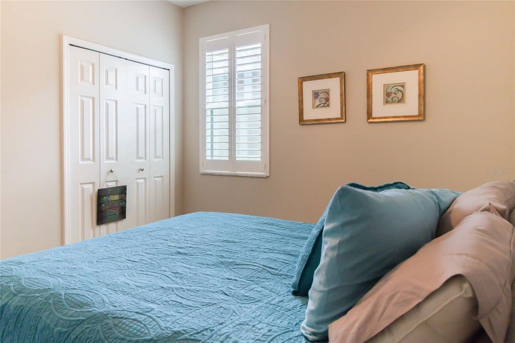 Image 7 of property listing at 11422 LELAND GROVES DRIVE, Riverview, FL 33579