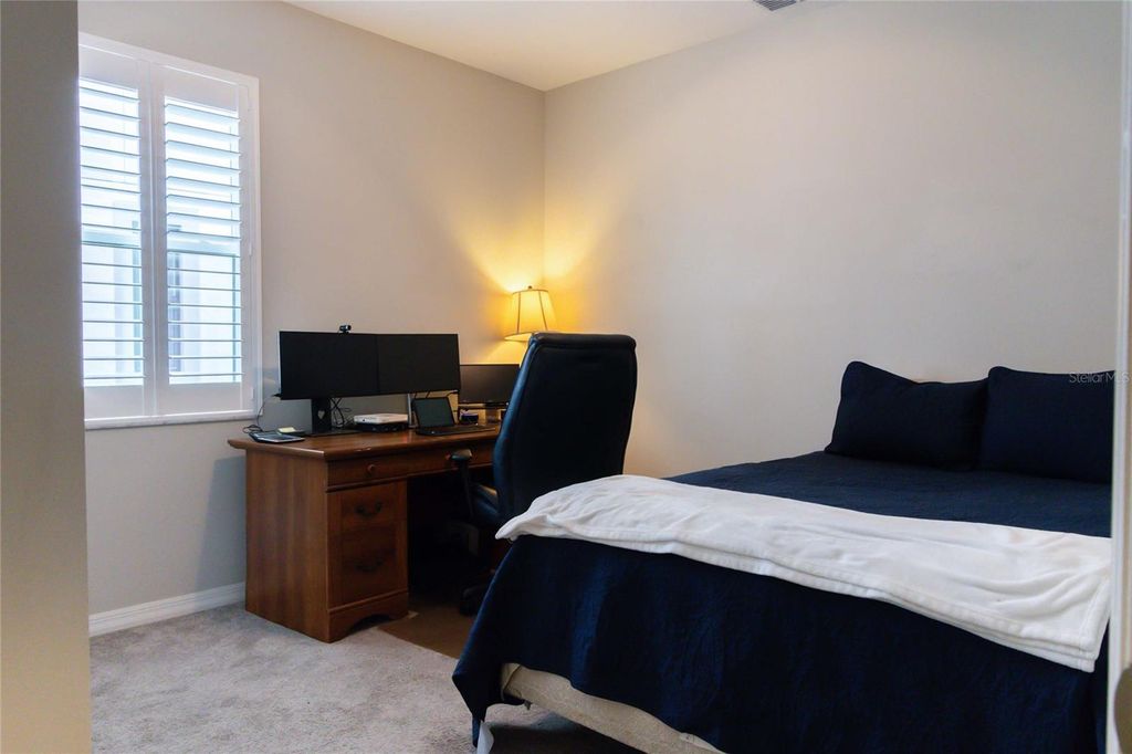 Image 9 of property listing at 11422 LELAND GROVES DRIVE, Riverview, FL 33579