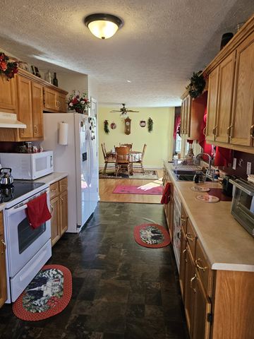 100 Ourtown Ct, Lafayette, TN 37083