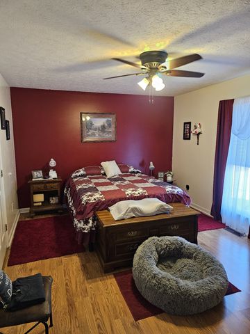 100 Ourtown Ct, Lafayette, TN 37083