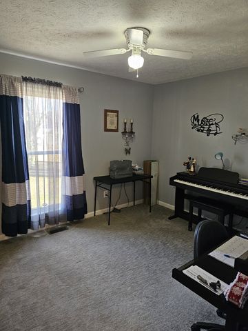 100 Ourtown Ct, Lafayette, TN 37083