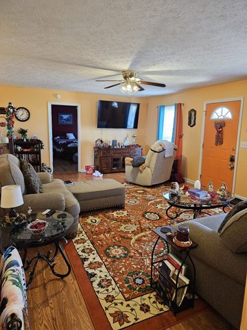 100 Ourtown Ct, Lafayette, TN 37083