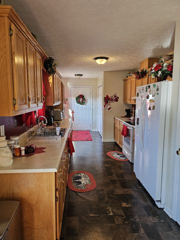 100 Ourtown Ct, Lafayette, TN 37083