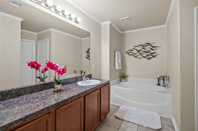 301 Turquoise Trade Drive, La Marque, TX 77568