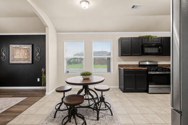 301 Turquoise Trade Drive, La Marque, TX 77568