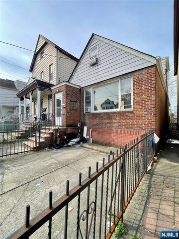 225 Cator Avenue, Jersey City, NJ 07305