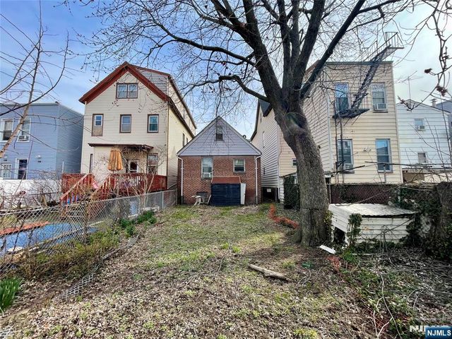 225 Cator Avenue, Jersey City, NJ 07305