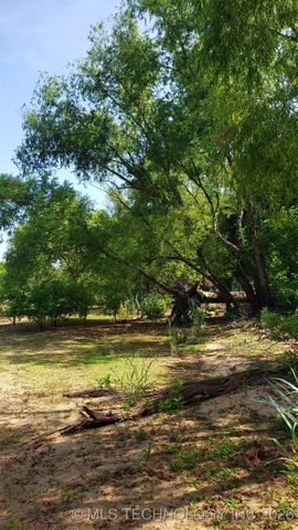 1679 Augustus Road, Canadian, OK 74501