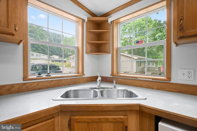 707 HILLSIDE DR, Gap, PA 17527
