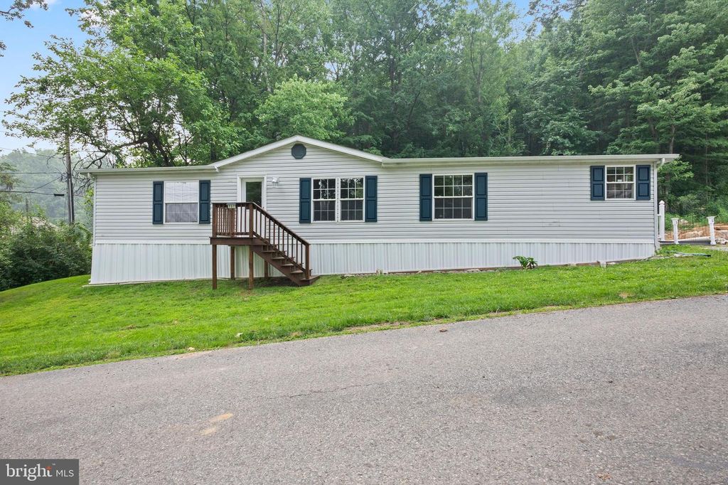 707 HILLSIDE DR, Gap, PA 17527