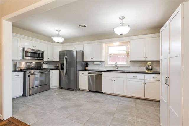 9424 Mahler Place, Oklahoma City, OK 73120