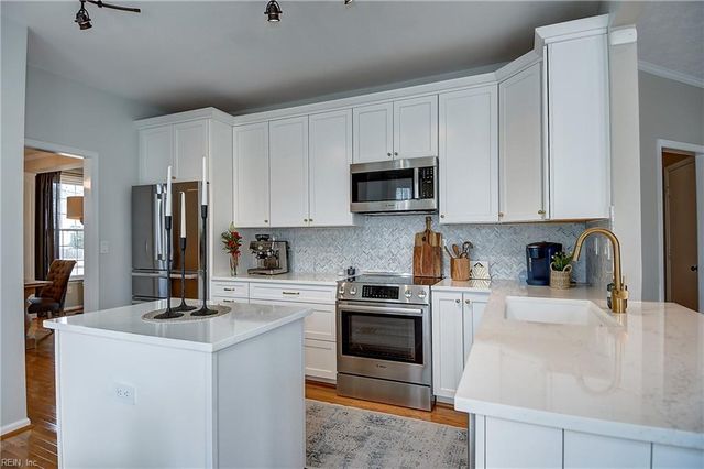 2689 Pleasant Acres DR, Virginia Beach, VA 23453