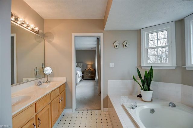 2689 Pleasant Acres DR, Virginia Beach, VA 23453