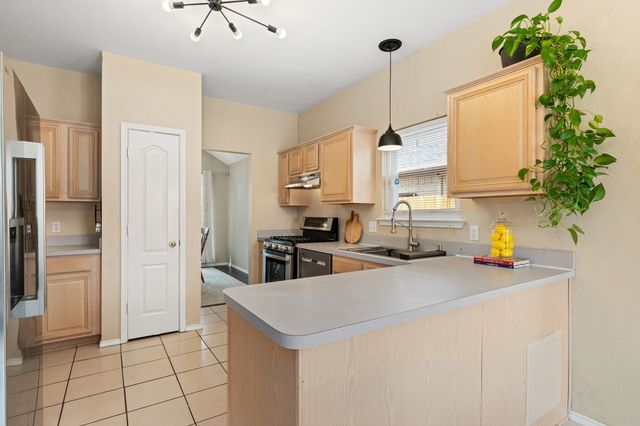 7307 Fossil Hill Drive, Arlington, TX 76002