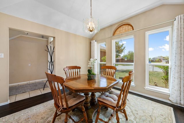 7307 Fossil Hill Drive, Arlington, TX 76002