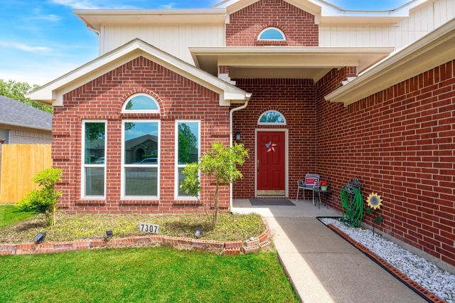 7307 Fossil Hill Drive, Arlington, TX 76002