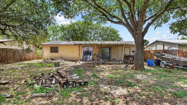 1025 Williamsburg, Schertz, TX 78154
