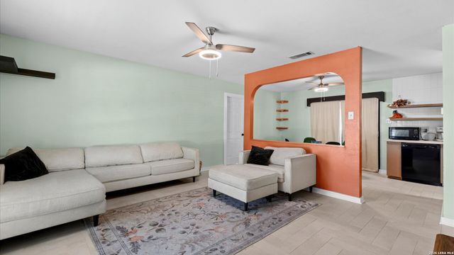 1025 Williamsburg, Schertz, TX 78154