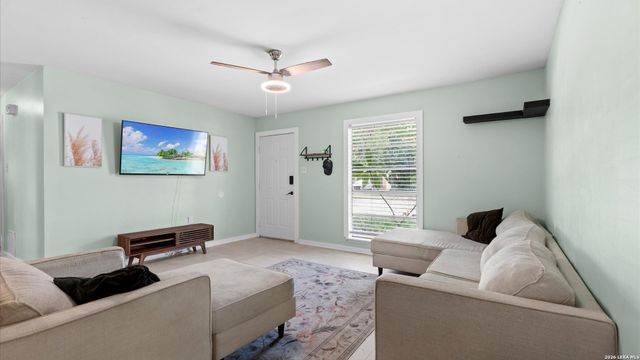 1025 Williamsburg, Schertz, TX 78154