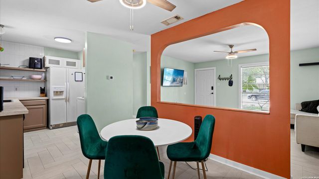 1025 Williamsburg, Schertz, TX 78154