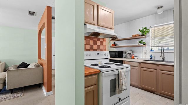 1025 Williamsburg, Schertz, TX 78154