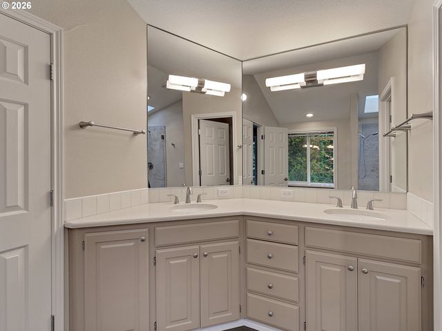 6301 Sw FLOWER St, Portland, OR 97221