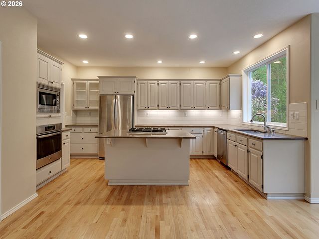 6301 Sw FLOWER St, Portland, OR 97221