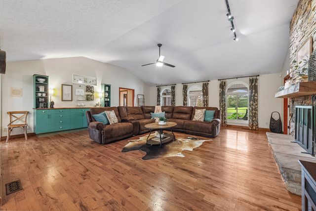 4955 Highway 70, W, Dickson, TN 37055