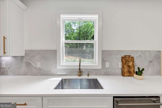636 Harbour Shores Drive, Jackson, GA 30233