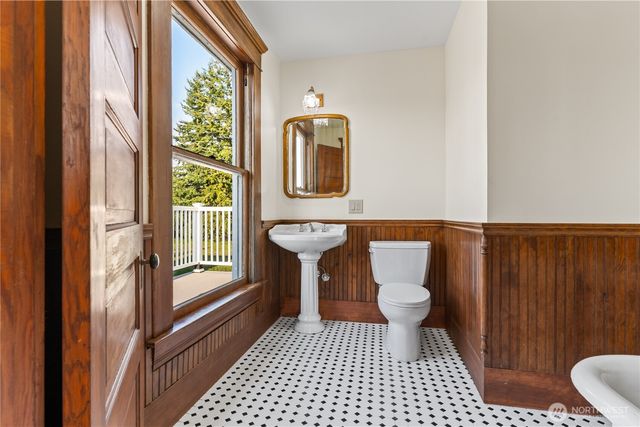 1371 W Axton Road, Ferndale, WA 98248