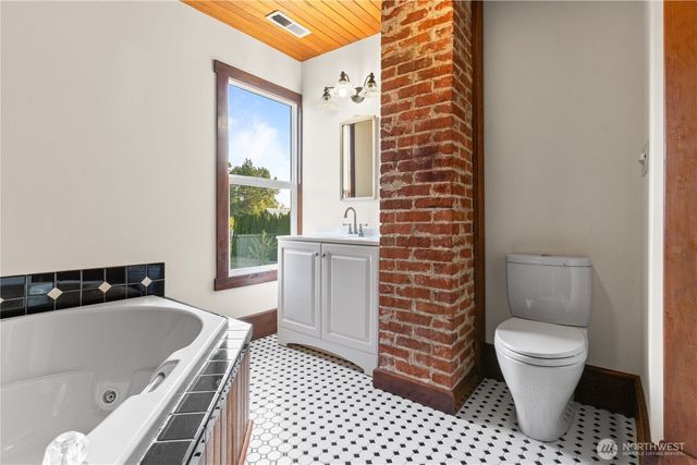 1371 W Axton Road, Ferndale, WA 98248