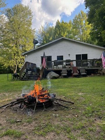 7050 N Poplar Road, Freesoil Twp, MI 49411