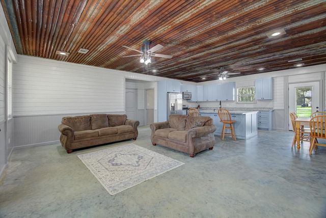 289 County Road 2250, Cleveland, TX 77327