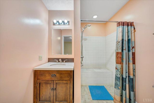 1261 Bear Creek Loop, Bedford, VA 24523