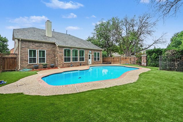 5201 White Sands Drive, Fort Worth, TX 76137