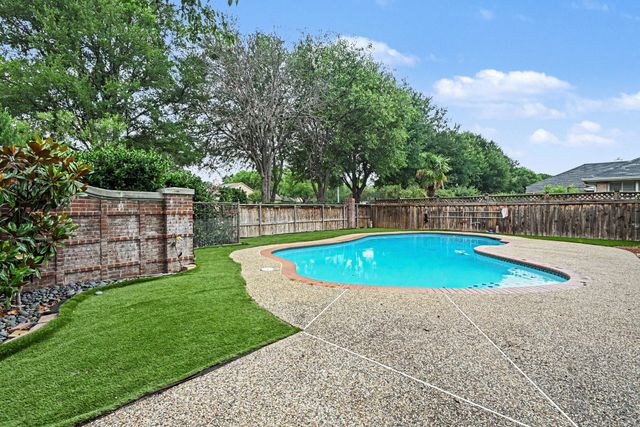 5201 White Sands Drive, Fort Worth, TX 76137