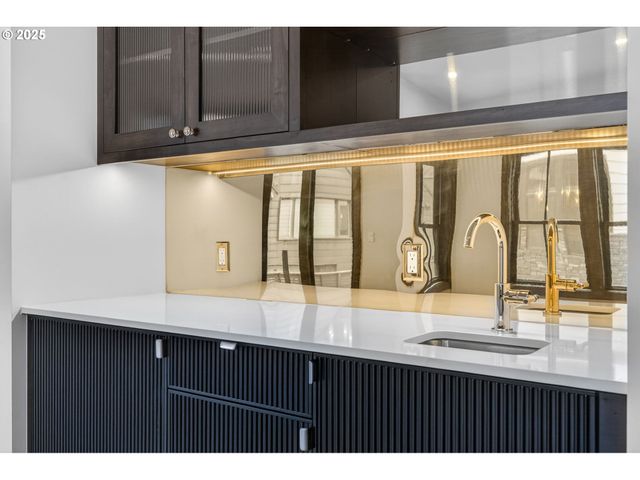 21 D Ave 5, Lake Oswego, OR 97034