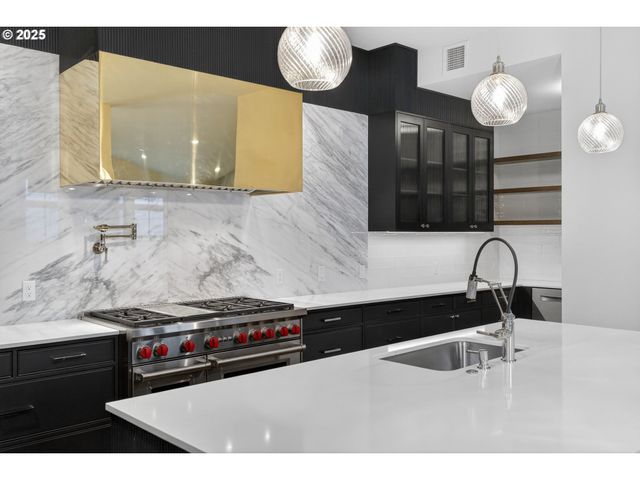 21 D Ave 5, Lake Oswego, OR 97034