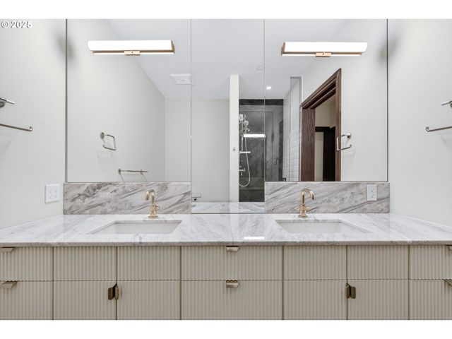 21 D Ave 5, Lake Oswego, OR 97034