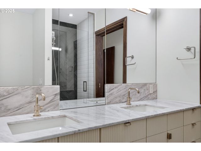 21 D Ave 5, Lake Oswego, OR 97034