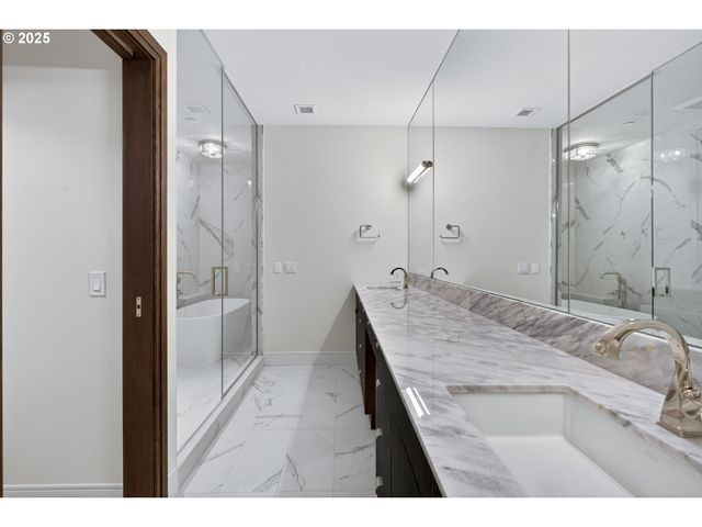 21 D Ave 5, Lake Oswego, OR 97034